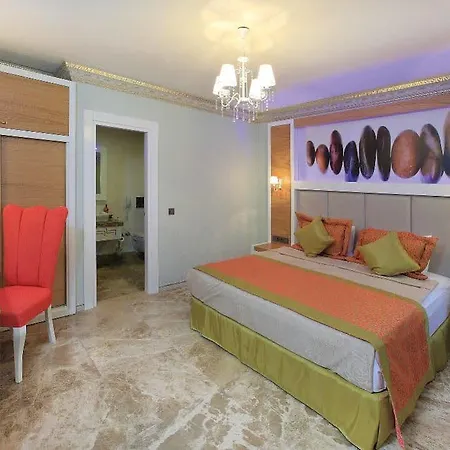 فندق Camelot Boutique (adults Only) 4*