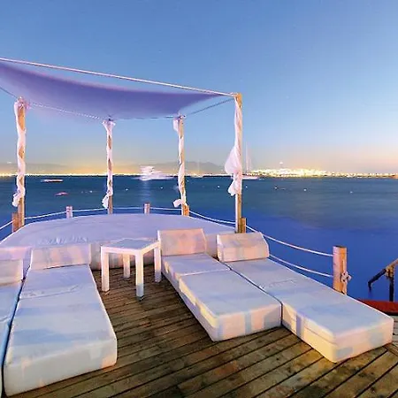 فندق Camelot Boutique (adults Only)