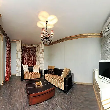 Camelot Boutique (adults Only) 4* أكيارلار