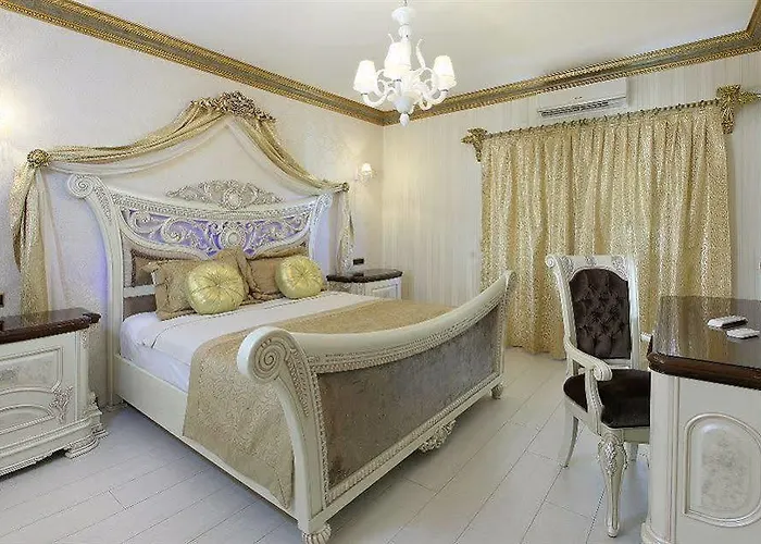 Camelot Boutique (adults Only) 호텔 4*